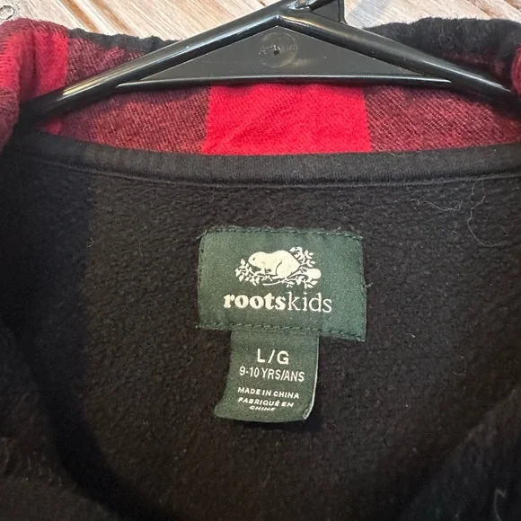 Roots Black Crop Style Pullover Sweater Red Plaid Trim Patch Logo - Picture 5 of 7